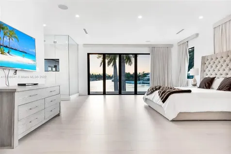 2700 N Bay Road Miami Beach FL 33140