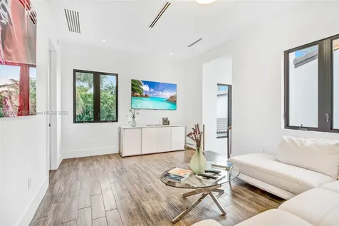 2700 N Bay Road Miami Beach FL 33140