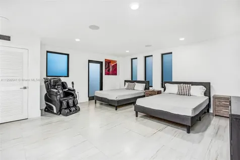 2700 N Bay Road Miami Beach FL 33140