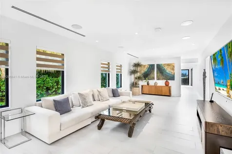 2700 N Bay Road Miami Beach FL 33140