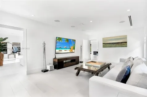 2700 N Bay Road Miami Beach FL 33140