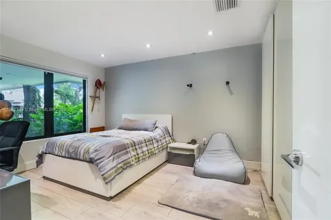 2140 NE 190th Terrace North Miami Beach FL 33179