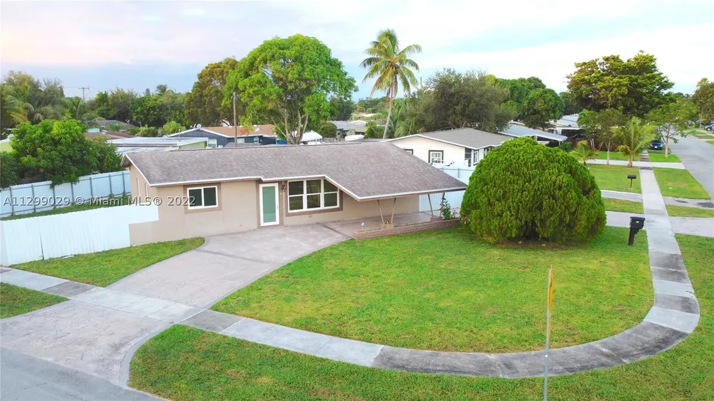 530 N 66th Terrace Hollywood FL 33024