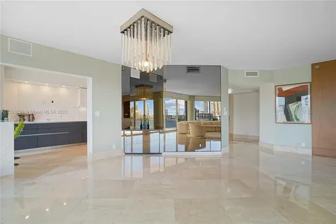 2800 Island Boulevard Aventura FL 33160