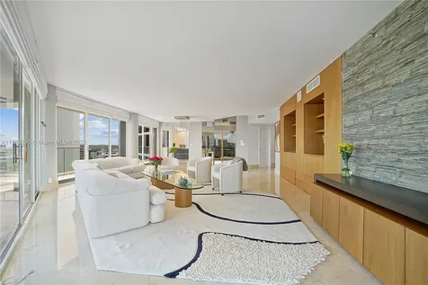 2800 Island Boulevard Aventura FL 33160