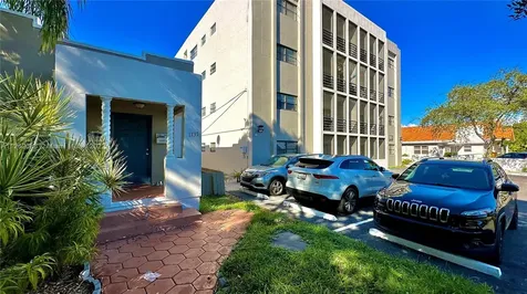 1737 Dewey Street Hollywood FL 33020