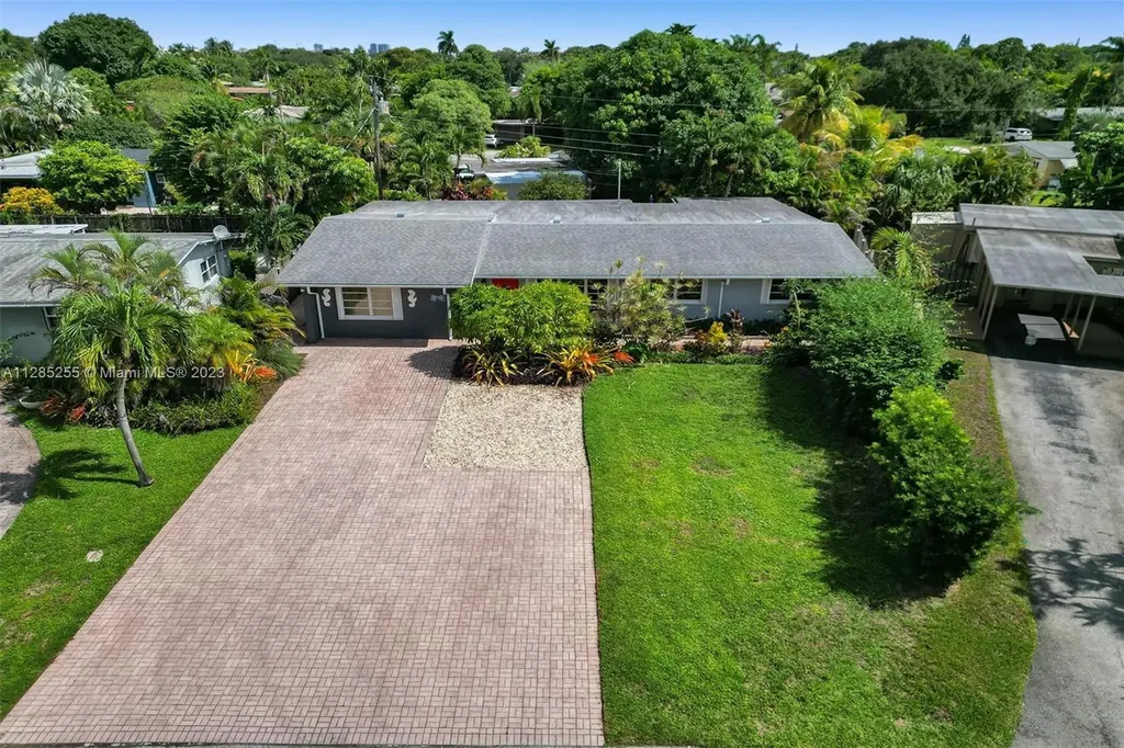 2720 NE 1st Way Wilton Manors FL 33334