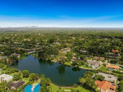 13500 SW 70th Avenue Pinecrest FL 33156
