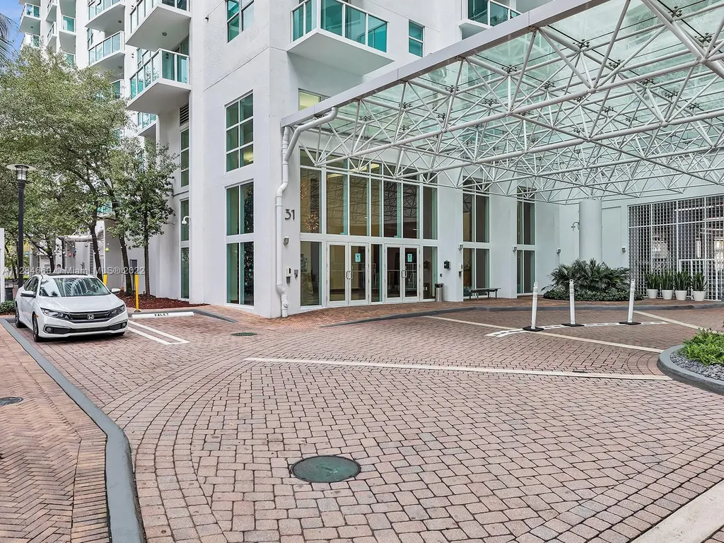 31 SE 5th Street Miami FL 33131