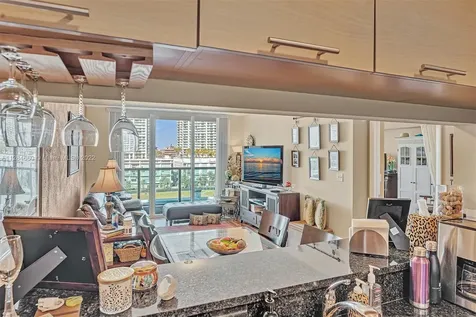 31 SE 5th Street Miami FL 33131