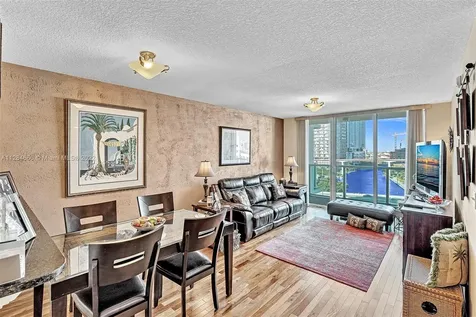 31 SE 5th Street Miami FL 33131