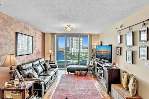 31 SE 5th Street Miami FL 33131