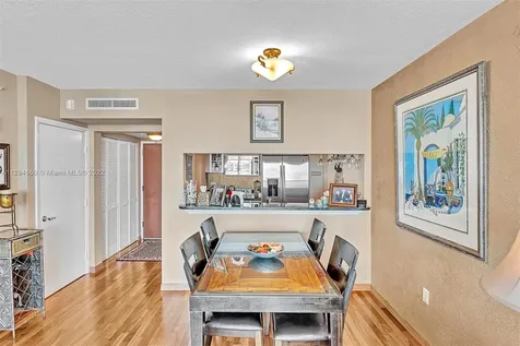 31 SE 5th Street Miami FL 33131