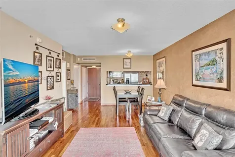 31 SE 5th Street Miami FL 33131