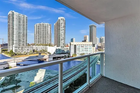 31 SE 5th Street Miami FL 33131