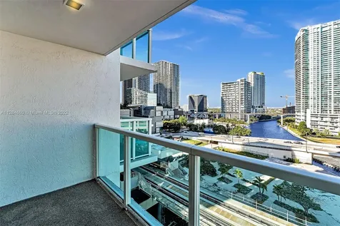 31 SE 5th Street Miami FL 33131