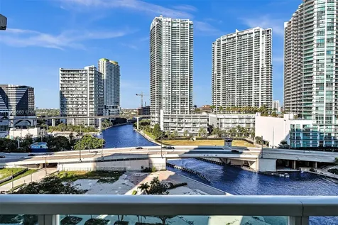31 SE 5th Street Miami FL 33131
