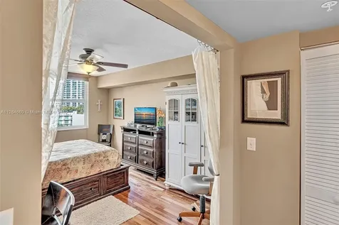 31 SE 5th Street Miami FL 33131