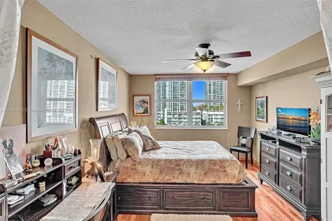 31 SE 5th Street Miami FL 33131