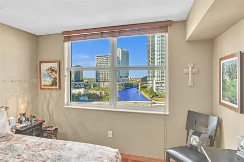 31 SE 5th Street Miami FL 33131