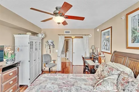 31 SE 5th Street Miami FL 33131