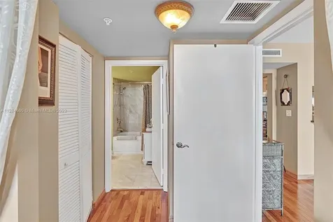 31 SE 5th Street Miami FL 33131