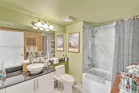 31 SE 5th Street Miami FL 33131