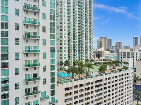 31 SE 5th Street Miami FL 33131
