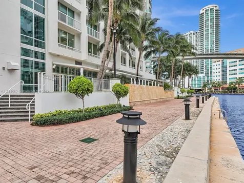 31 SE 5th Street Miami FL 33131