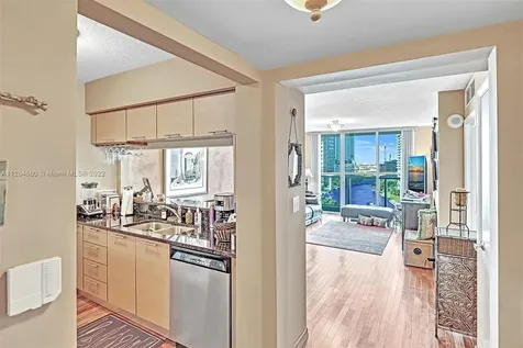 31 SE 5th Street Miami FL 33131