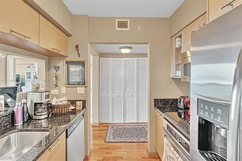 31 SE 5th Street Miami FL 33131