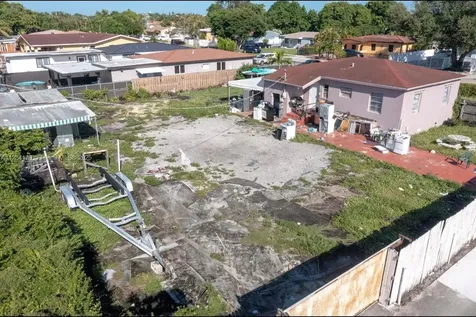 782 E 37th Street Hialeah FL 33013