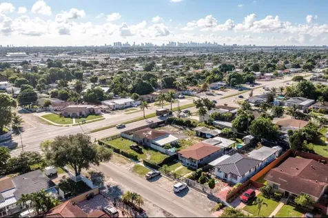 782 E 37th Street Hialeah FL 33013
