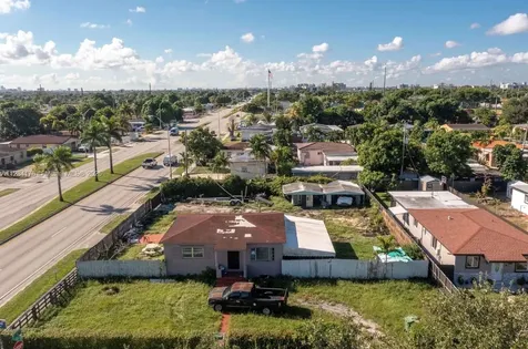 782 E 37th Street Hialeah FL 33013