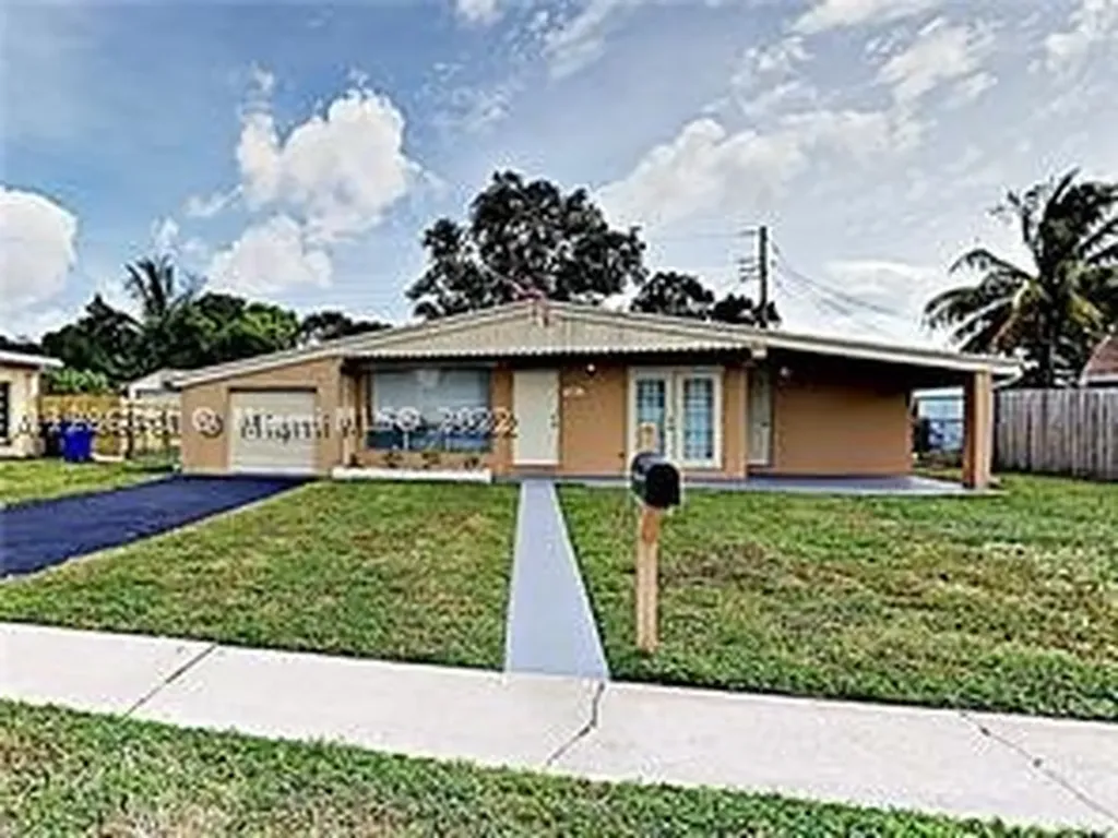 541 N 66th Terrace Hollywood FL 33024