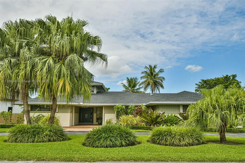 9910 E Calusa Club Drive Miami FL 33186