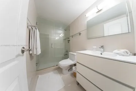 5601 Collins Avenue Miami Beach FL 33140
