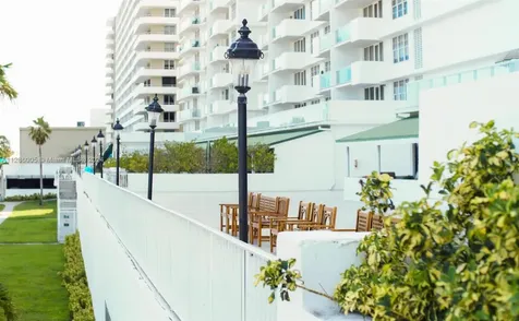 5601 Collins Avenue Miami Beach FL 33140