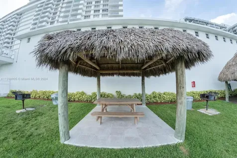 5601 Collins Avenue Miami Beach FL 33140