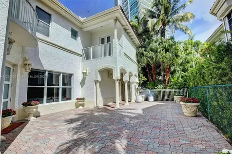 3852 NE 199th Terrace Aventura FL 33180