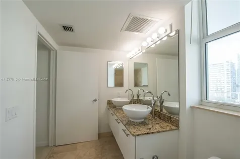 41 SE 5th Street Miami FL 33131