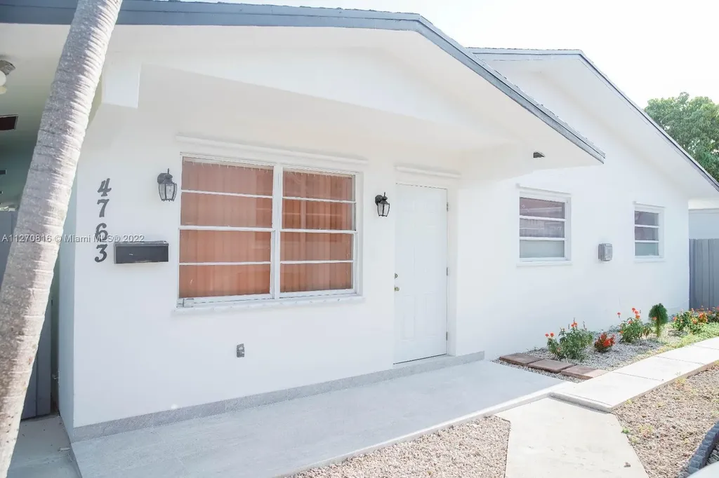 4761 NW 4th Street Miami FL 33126