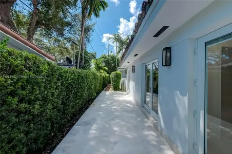 6925 Tordera Street Coral Gables FL 33146