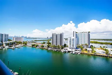 7928 East Drive North Bay Village FL 33141