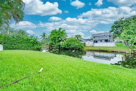 4023 W Lake Estates Drive Davie FL 33328