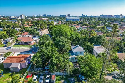 3088 SW 4th Street Miami FL 33135