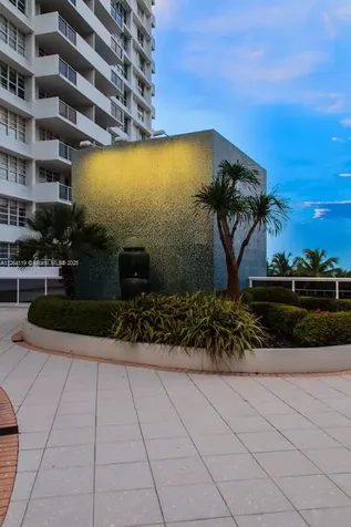 100 Lincoln Road Miami Beach FL 33139