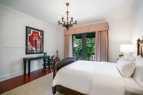 5275 Hammock Drive Coral Gables FL 33156