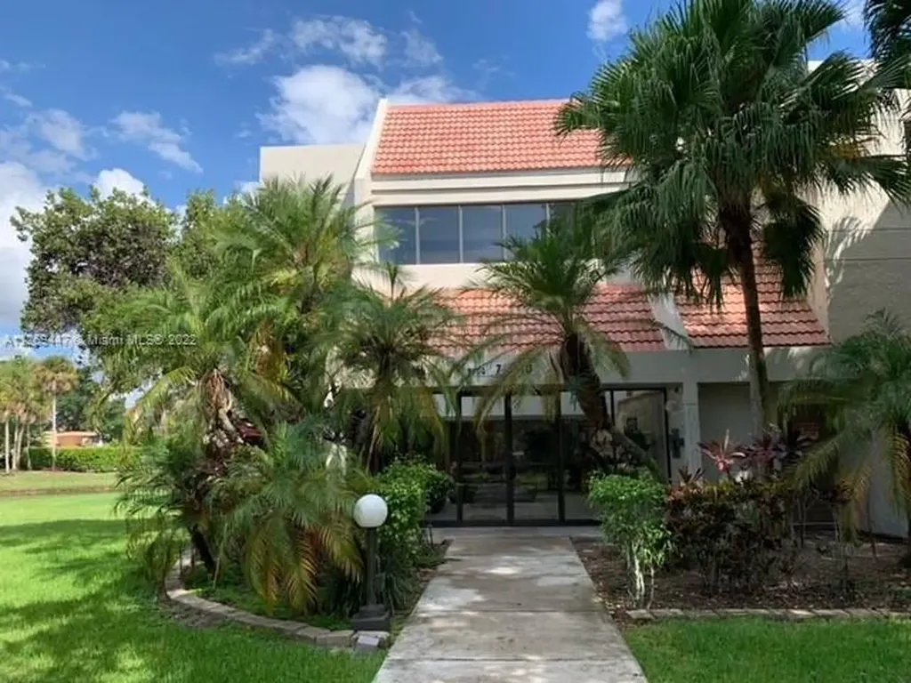 210 Lakeview Drive Weston FL 33326