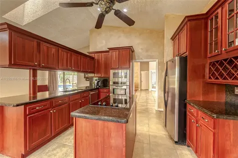 1211 NW 95th Avenue Plantation FL 33322